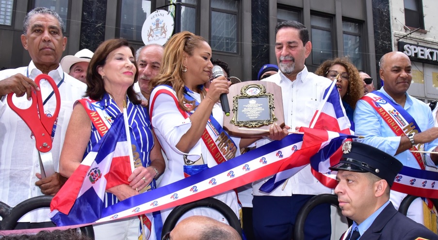 Cientos de miles de dominicanos asistieron este domingo al Desfile Nacional Dominicano en Manhattan