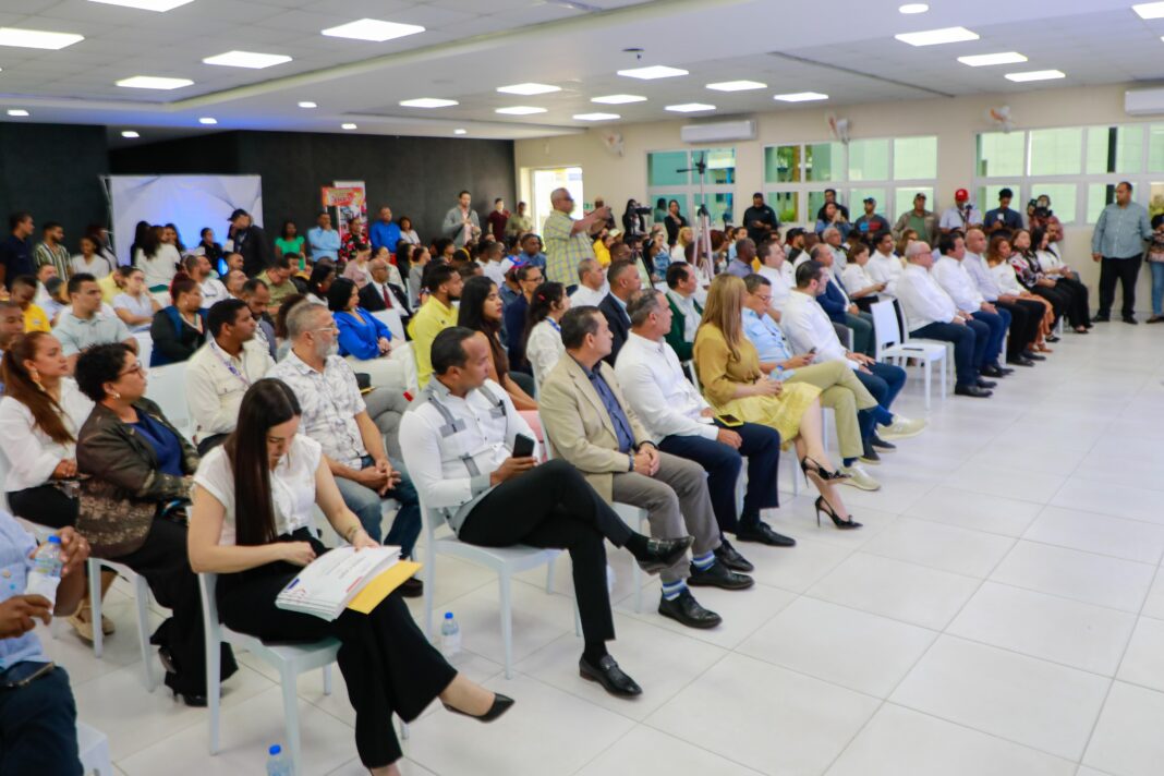 PROMIPYME Entrega RD$100 millones en créditos a 225 micro y pequeños empresarios en La Altagracia