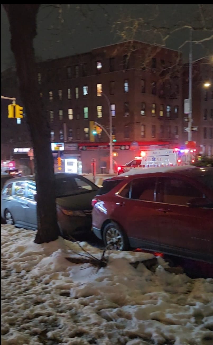 Paramédico FDNY mató a un joven al robarlo en Queens, Nueva York