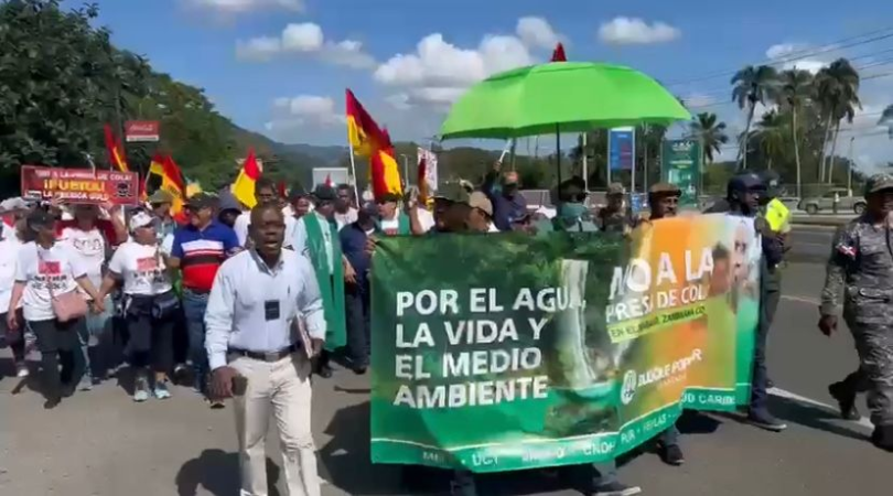 Religiosos y comunitarios en Cotui, no se detienen, se unen a la protesta contra la Barrick Gold: «No a la presa de cola, es veneno»