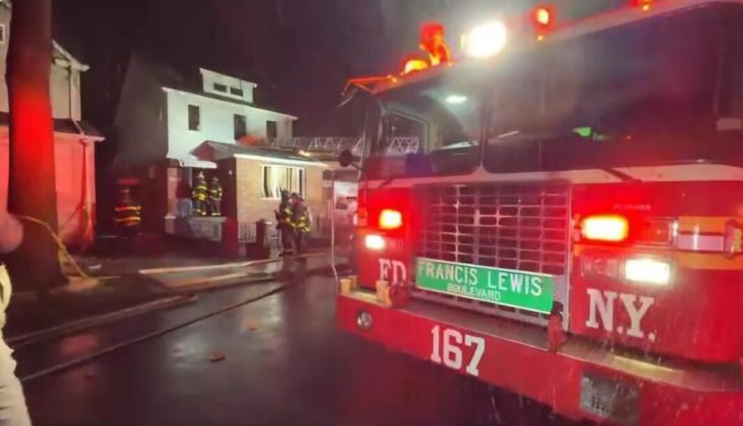 90 años, mamá, 2 niños muertos en incendio de casa durante la noche en Queens