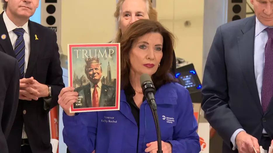 Gobernadora de Nueva York tiende la mano a funcionarios federales despedidos y les ofrece empleo