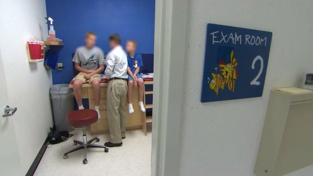 Autoridades de salud urgen a los neoyorquinos a vacunar a sus hijos frente al sarampión