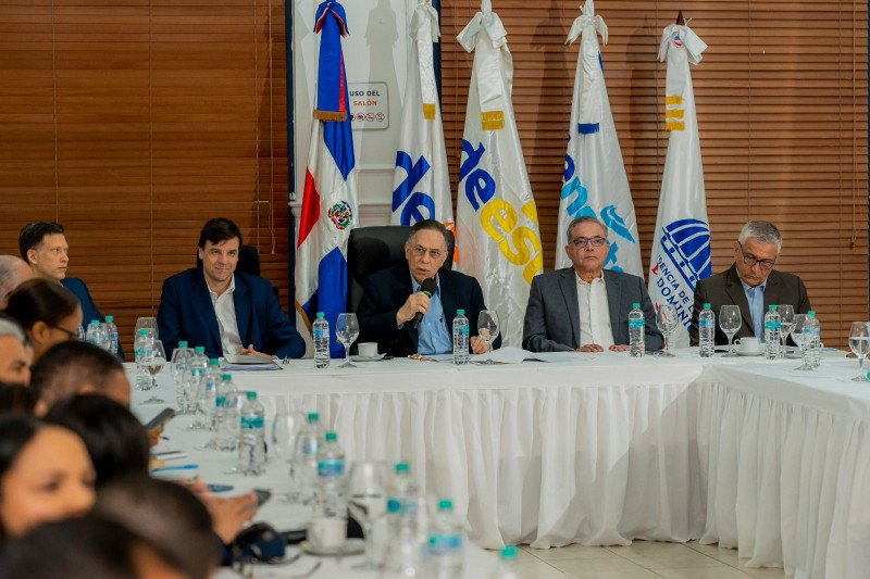 Gobierno dominicano echa para atrás los apagones programados, ante rechazo de la población