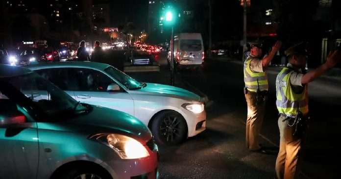 Restituyen gradualmente el servicio eléctrico en Chile tras apagón, el cual dejó tres muertos
