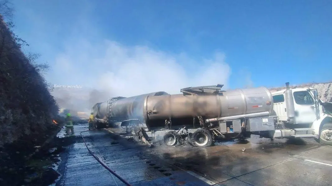 Se elevan a 30 el número de muertos por choque entre autobus y camión en México