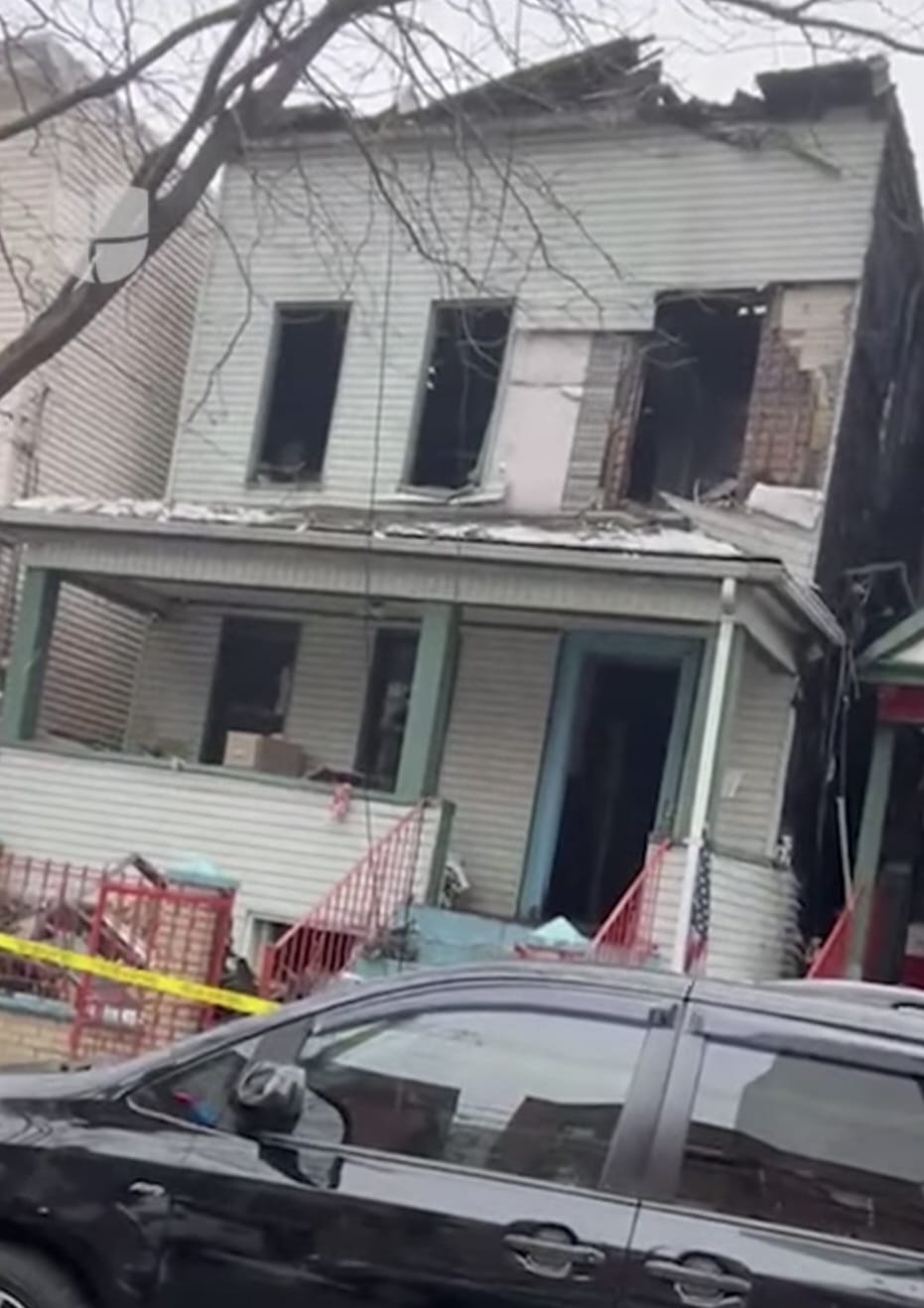 Incendio de templo budista se extiende a otro edificio y deja dos muertos en El Bronx