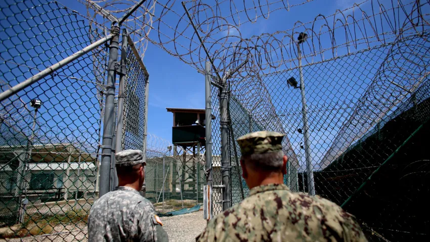 El secretario de Defensa viaja a la Estación Naval de la Bahía de Guantánamo