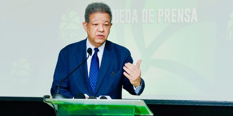 El expresidente Leonel Fernández y otros dirigentes politicos de la oposición critican discurso del presidente dominicano Abinader