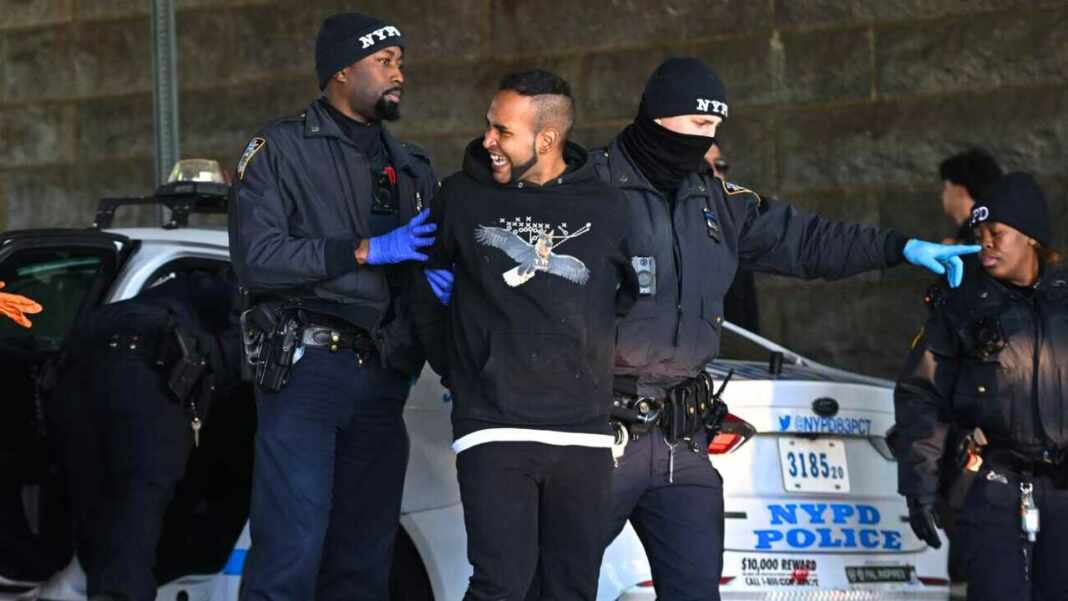 Controversia en NY ante propuesta de modificar reformas penales del año 2020 asociadas con alza de crimenes