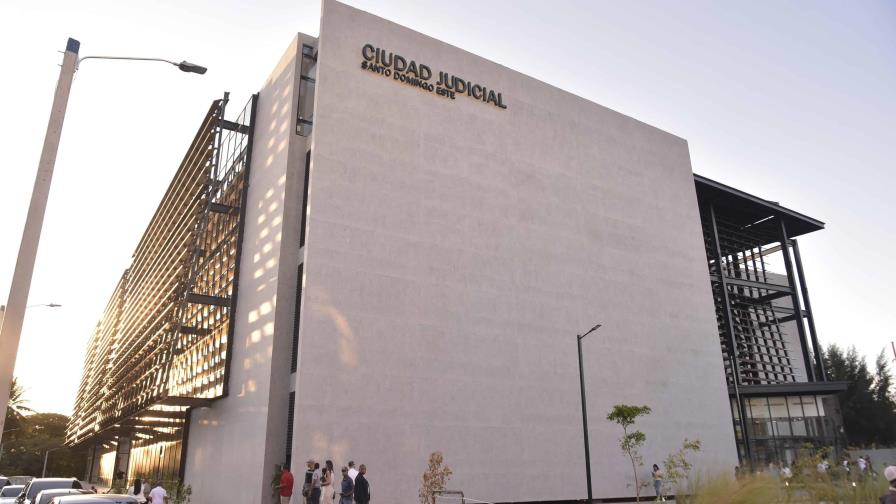 Luego de años impartiendo justicia en un furgón, presidente Abinader inaugura la Ciudad Judicial de Santo Domingo Este