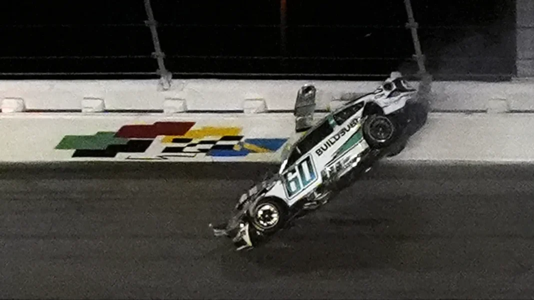 Sale ileso piloto: Vea el impresionante accidente ocurrido en la Daytona 500