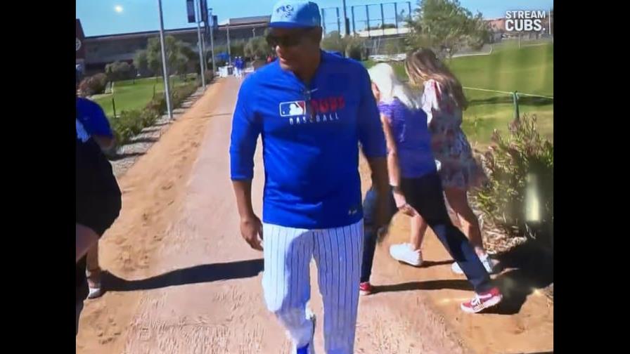 Sammy Sosa llega a los campos de entrenamientos de los Cachorros de Chicago