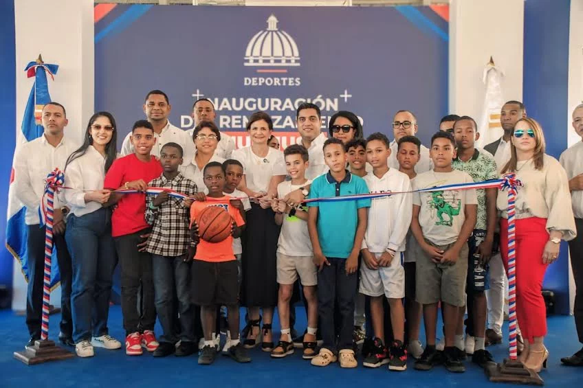 Vice-presidenta y Ministro de Deportes de RD entregan varias obras en provincia de Dajabón