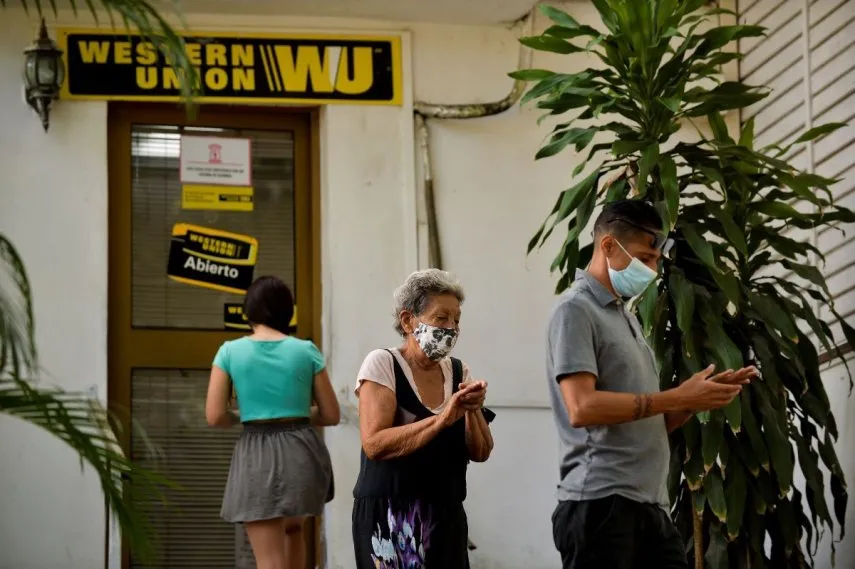 Como afecta al cubano de a pie la suspensión de remesas por Western Union