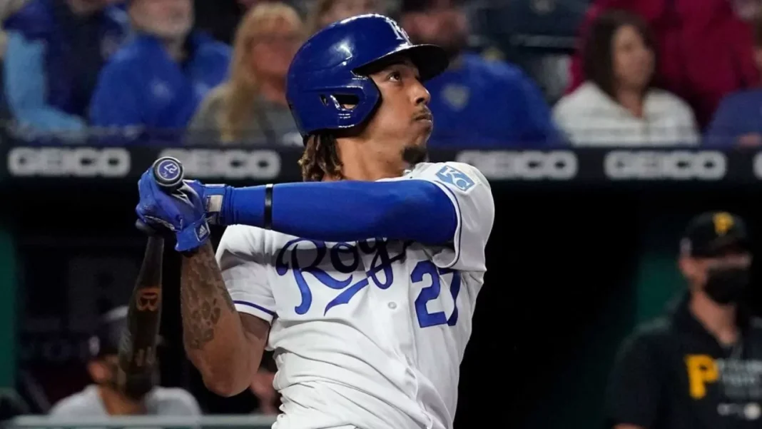 Firman al torpedero agente libre Adalberto Mondesí