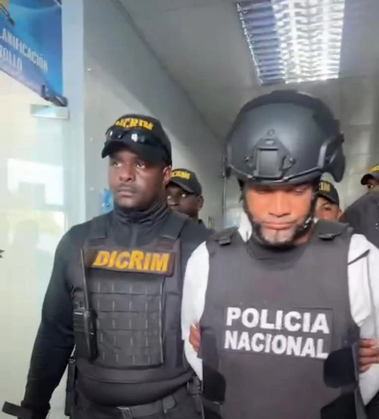 Fue entregado a las autoridades dominicana expolicia que mató hace más de dos meses a su esposa y a su suegra, en la provincia de la Vega