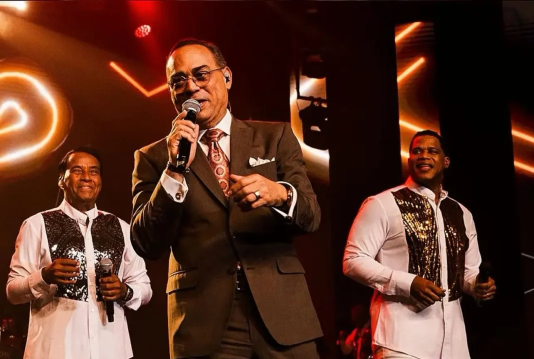 “Johnny Vive” consolida su éxito con tres noches sold out y anuncia expansión a Santiago