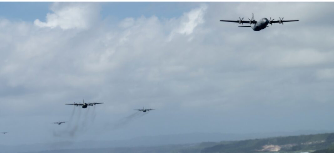 Alarma en Florida: Fuerza Aérea interceptó a más de 20 avionetas sobrevolando la casa de Trump desde su asunción