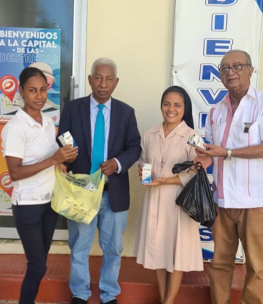 Colegio Santa Clara recibe donativo de medicamentos por parte de Solidaridad Internacional, Inc.