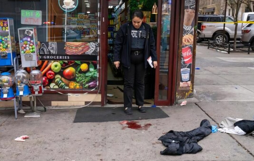 Hombre apuñala a dos hermanos en Manhattan tras una pelea que involucra a un tercer hermano