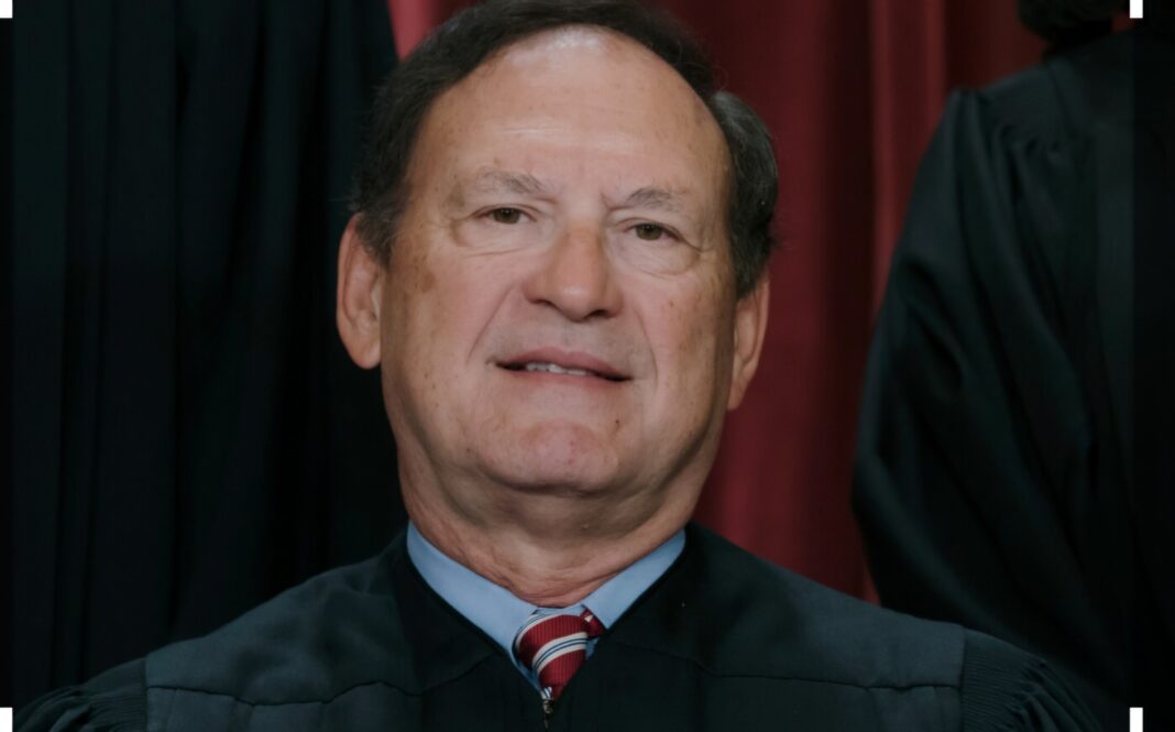 Presidente de la Corte Suprema rechaza llamado de Trump a llevar a juicio político a juez que falló contra sus deportaciones