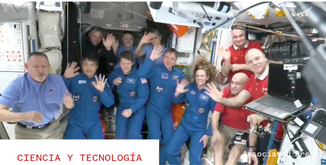 Regresan sanos y salvos a la Tierra los dos astronautas ‘atrapados’, nueve meses en el espacio