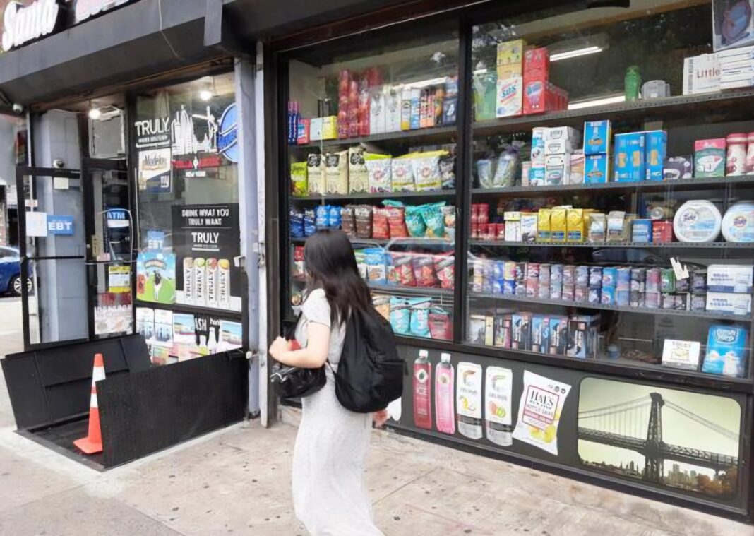 Empleado de bodega apuñalado en el cuello: se suma a la ola de robos violentos en Nueva York