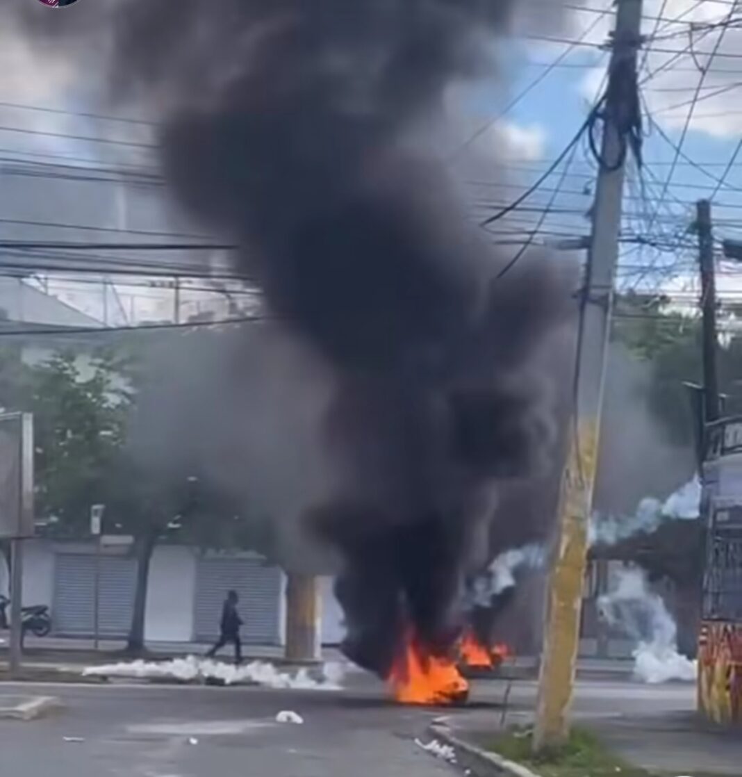 Con la quema de neumáticos el FALPO afirma Huelga en San Francisco de Macorís continuará mañana miércoles