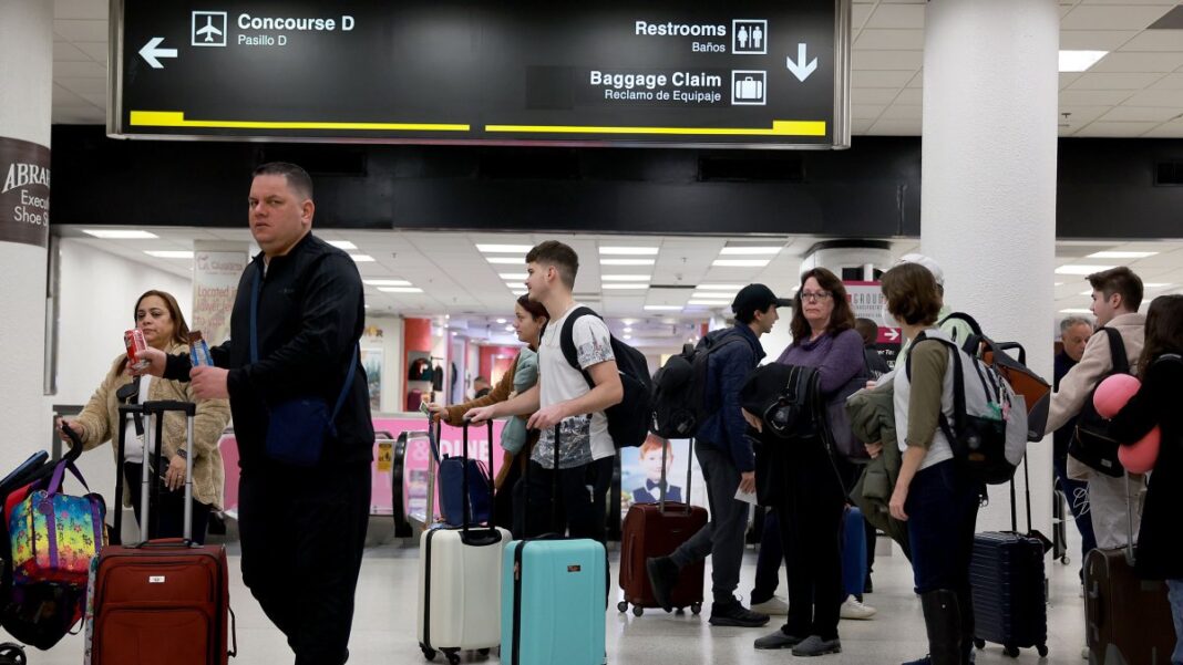 EEUU estudia prohibir la entrada de cubanos, venezolanos y otras 41 nacionalidades