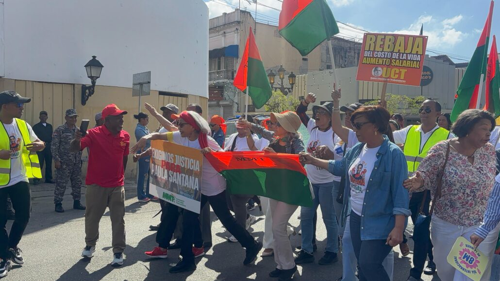 Feministas toman las calles en el Día Internacional de la Mujer en RD