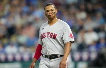 La salud de Devers y Bello llevan preocupación a los Medias Rojas