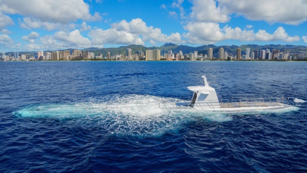 6 muertos y 9 heridos deja naufragio de submarino turístico frente a costa de Egipto