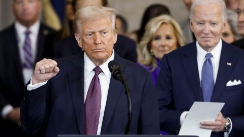 Trump retira reportes de inteligencia a Biden y restringe acceso a exfuncionarios