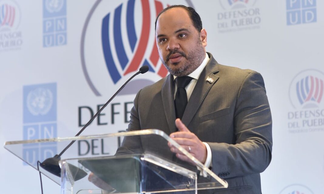 Fuertes críticas recibe el Defensor del Pueblo que propuso eliminar la cesantia laboral en RD