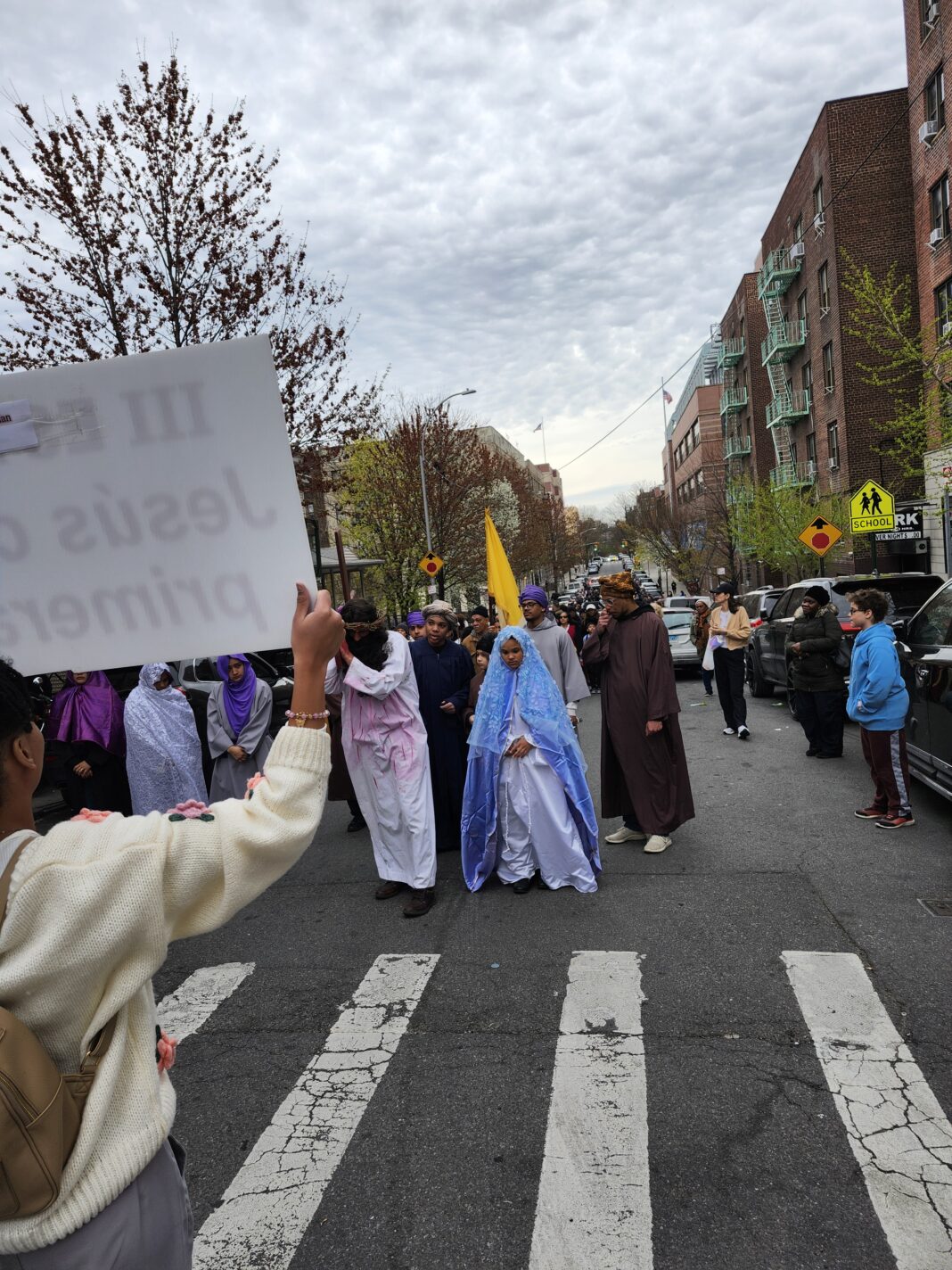 Comunidad Católica conmemora este Viernes Santo, en El Bronx, Nueva York la tradicional Procesión de crucifixión de Jesús
