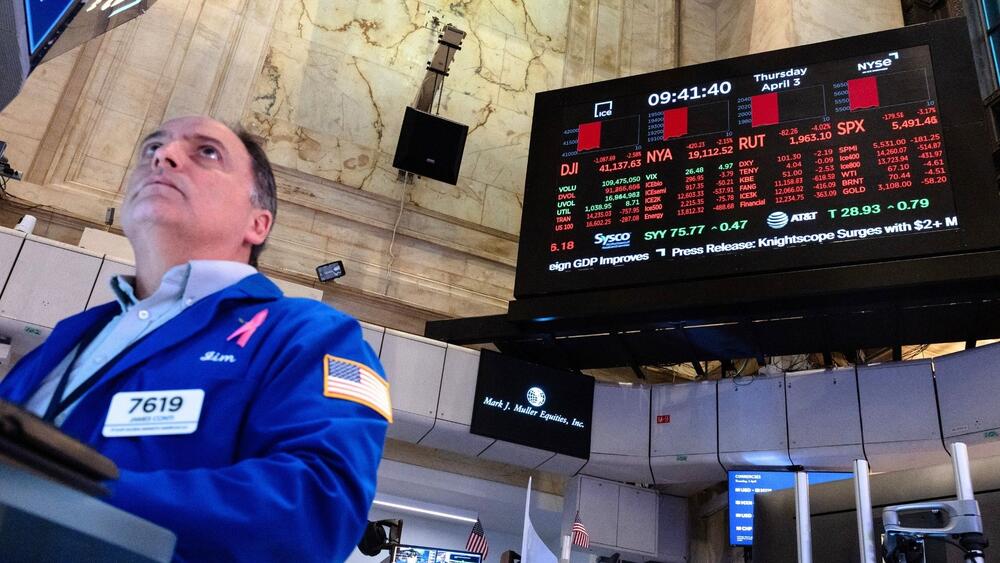 Se hunden los mercados financieros por los aranceles de Trump, mientras el mandatario dice que está dispuesto a negociar con otros países si ofrecen algo «fenomenal»