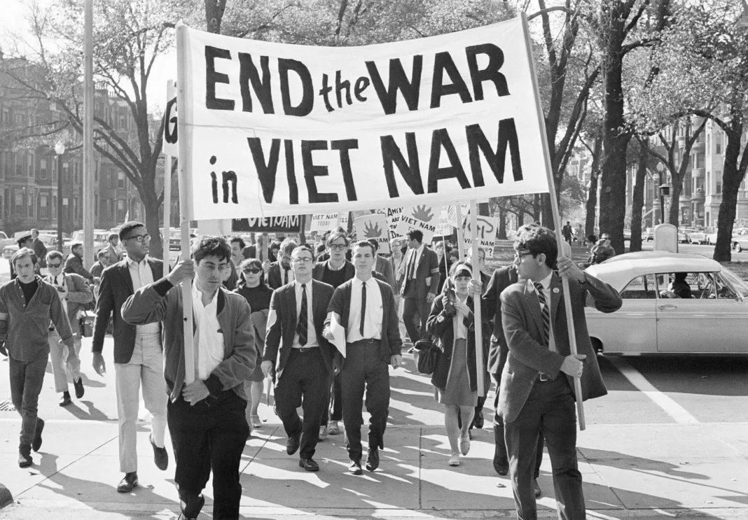 El final de la guerra de Vietnam también fue un punto de inflexión para las canciones de protesta.