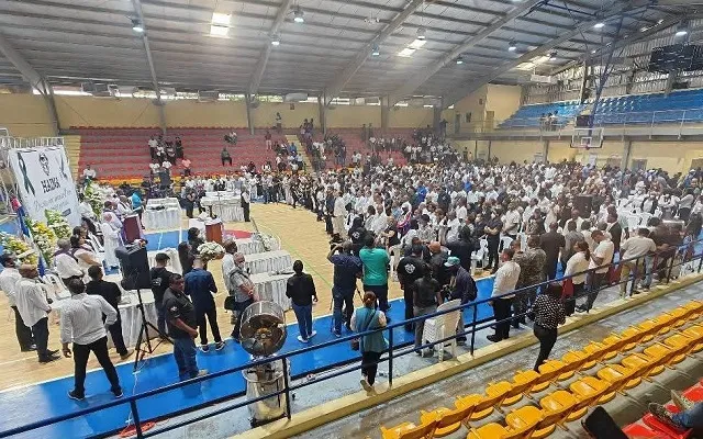 Haina realiza funeral colectivo con 10 fallecidos del grupo “Los Haineros Dorados”, donde hubo más de 20 muertes, por desplome Discoteca Jet Set