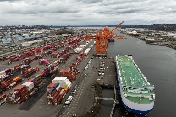 Entra en vigor los aranceles del 25% a la importación de autos a EE.UU, su impacto en la economía local y mundial