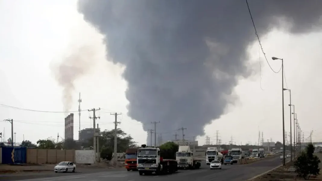 Aumentan a 14 los muertos por la explosión en puerto de Shahid Rajai, en Irán que también deja 750 heridos