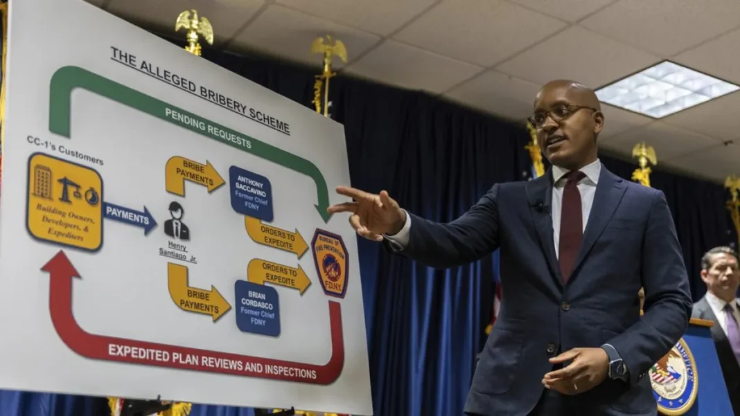 Exjefe del FDNY recibe 20 meses de prisión por caso de soborno federal