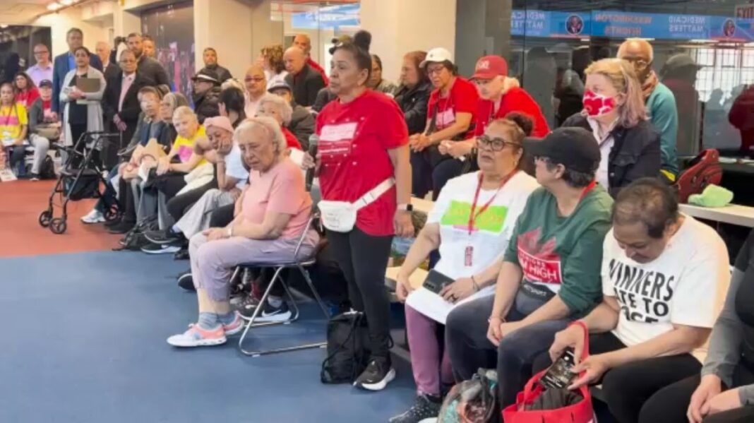 Beneficiarios de Medicare y Medicaid muestran preocupación ante la amenaza de recortes