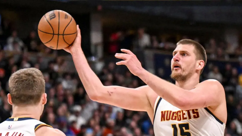 Jokic establece un récord de la NBA con 61 puntos, mayor cifra en su carrera