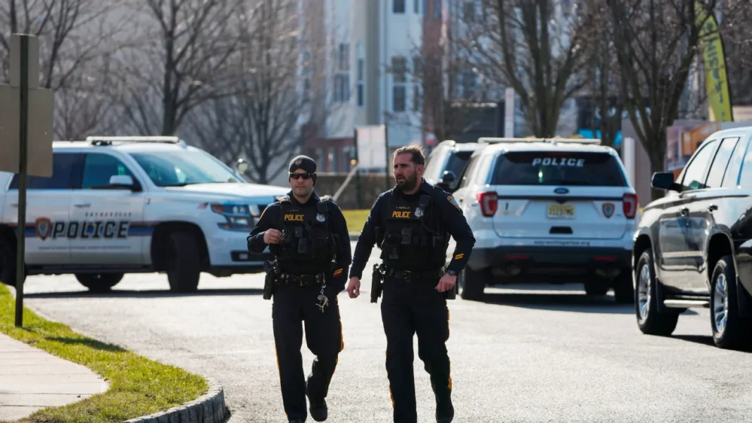 Acusan a padre por dejar abandonado en un auto a bebé que murió en NJ