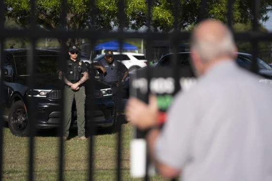 Ejecutan con pelotón de fusilamiento a un hombre que mató a un policía fuera de servicio