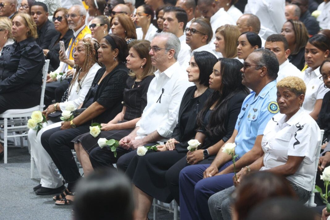 Presidente dominicano Abinader asiste a misa realizada por las muertes de decenas de residentes de Haina en discoteca Jet Set