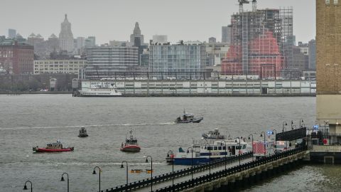 La madre de su hija ahogada en el East River sabía que Dios «traería su cuerpo de vuelta» La madre de su hija ahogada en el East River sabía que Dios «traería su cuerpo de vuelta»