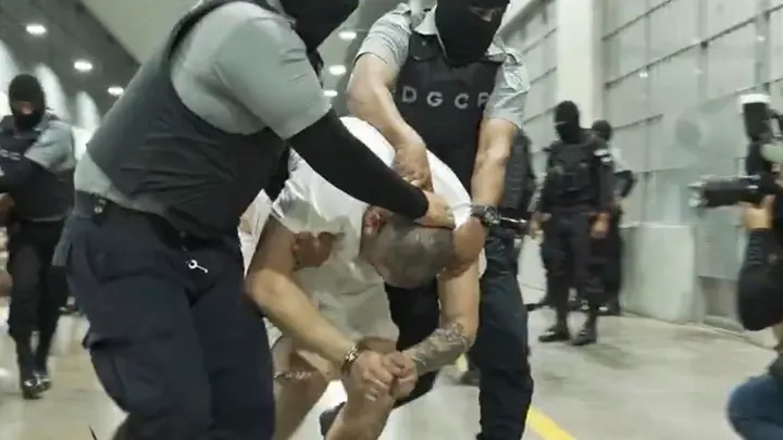 Departamento de Justicia pone bajo licencia administrativa a abogado que expresó frustración por la deportación de salvadoreño «por error»