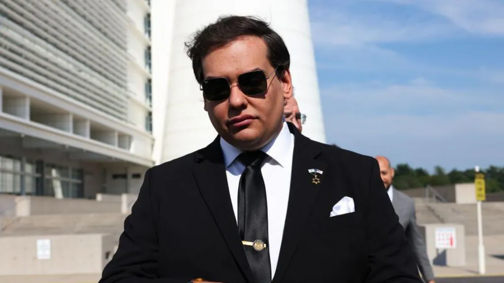 Excongresista por Nueva York George Santos sentenciado a más de 7 años de prisióon